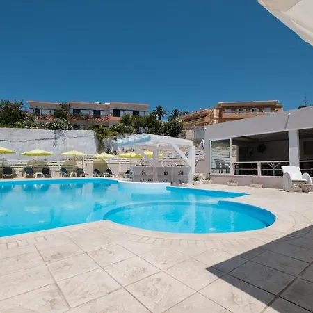 Kouros & By Hotelius Apartament