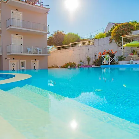 Kouros & By Hotelius Apartament *