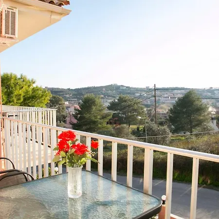 Kouros & By Hotelius