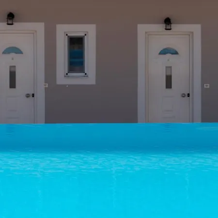 Kouros & By Hotelius