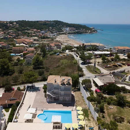 Kouros & By Hotelius *