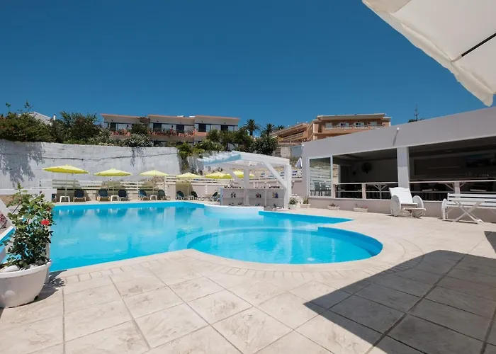 Kouros & By Hotelius Apartmán