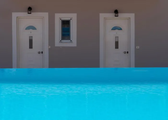 Kouros & By Hotelius