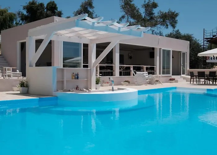 Kouros & By Hotelius