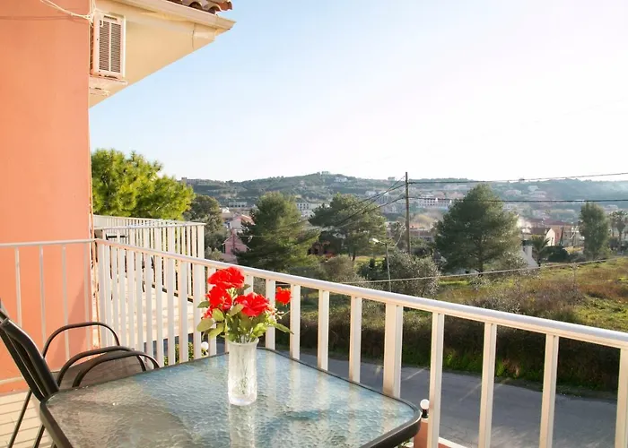 Kouros & By Hotelius