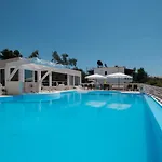 Kouros & By Hotelius Daire *
